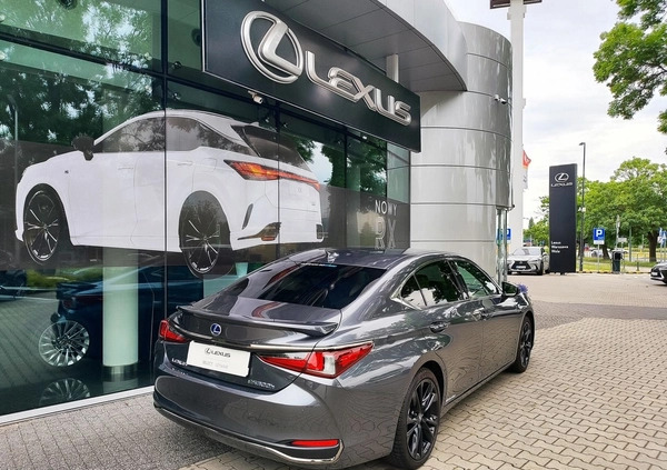 Lexus ES cena 199900 przebieg: 51114, rok produkcji 2021 z Izbica Kujawska małe 562